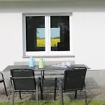 Dom wakacyjny Kleines Haus Am Feld Rehna