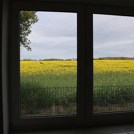 Nyaraló Kleines Haus Am Feld Rehna