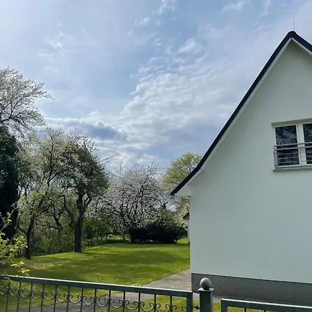 Nyaraló Kleines Haus Am Feld Rehna