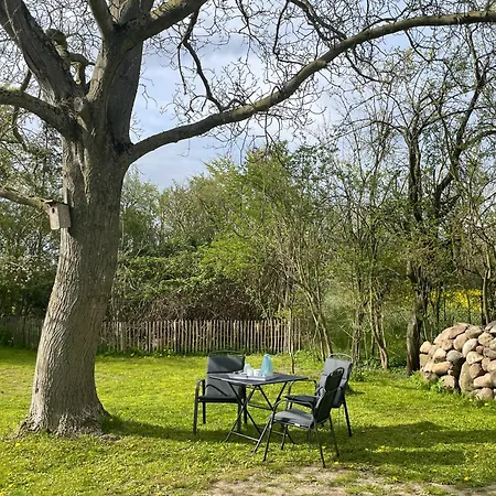 Nyaraló Kleines Haus Am Feld