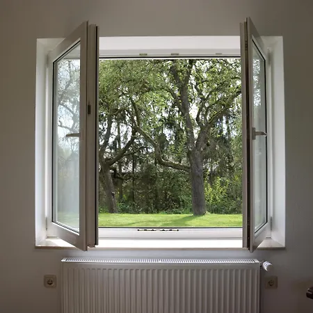 Nyaraló Kleines Haus Am Feld Rehna